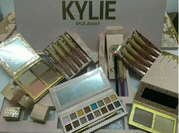 Set de Maquillaje Kylie con 11 Artículos y Accesorios