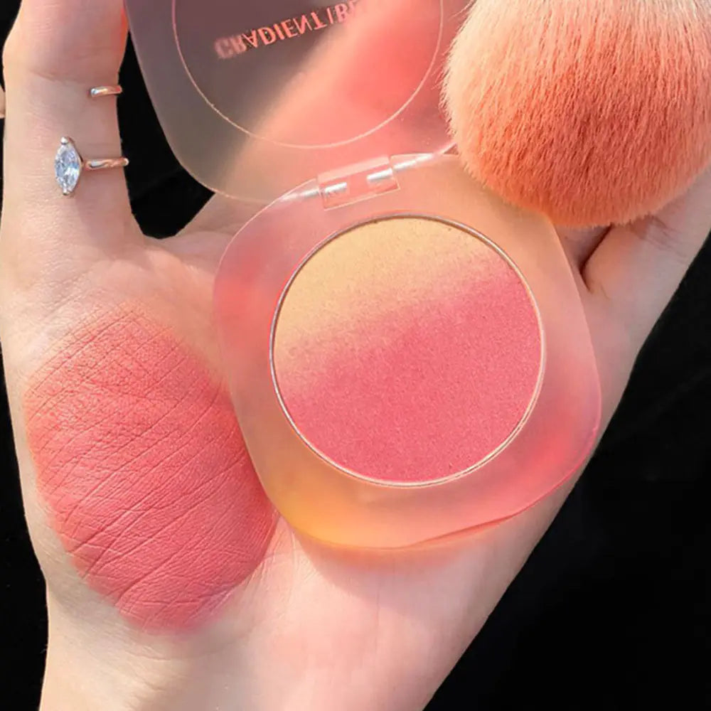 Rubor Gradiente de Tres Colores para un Look Natural